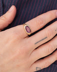 Signet Ring in Burgundy Sapphire - 18k Gold, size 7.25