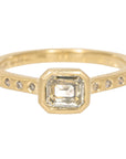 Green Emerald Cut Diamond Ring + Cognac Melee - 18ky + Diamonds