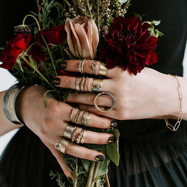 What are Some Popular Trends in the World of Artisan Jewelry?