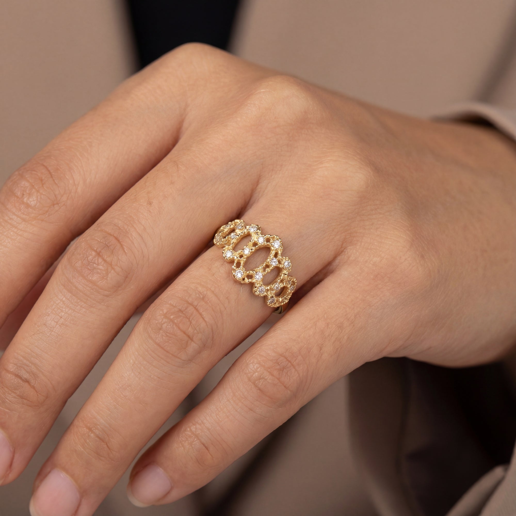 Delicate Scallop Ring - 14ky Gold + Daimonds