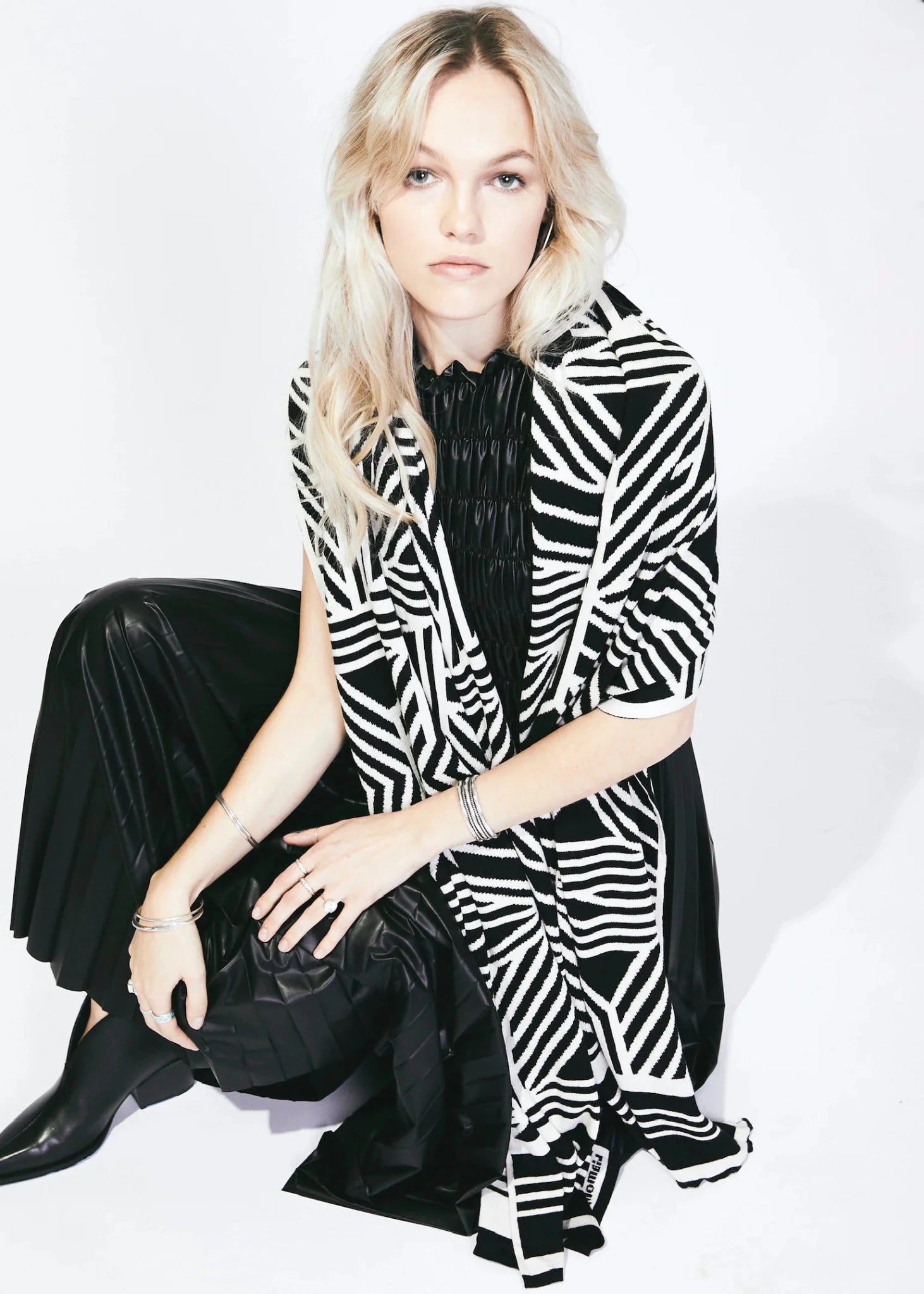 100% Italian Spun Egyptian Cotton Body Cocoon Wrap: Camelia Wrap Black + Cream - KMJ Liamolly Gifts - Accessories