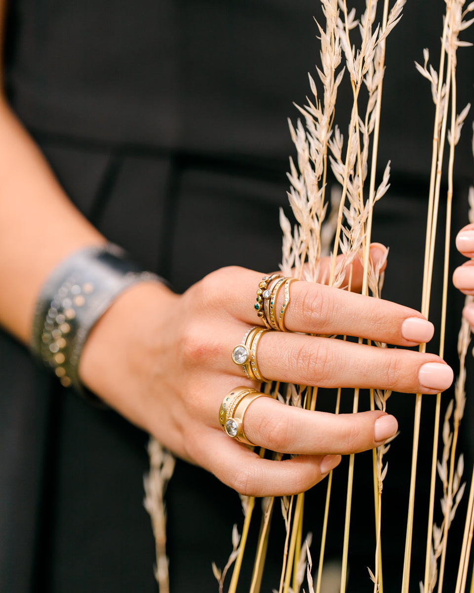 Everyday Diamond Band - 18ky, 18kpw + VS Diamonds