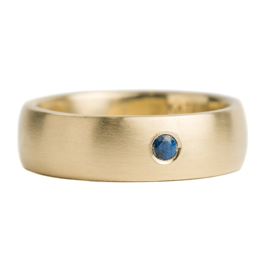 18ky Gold 6 mm Sapphire Band