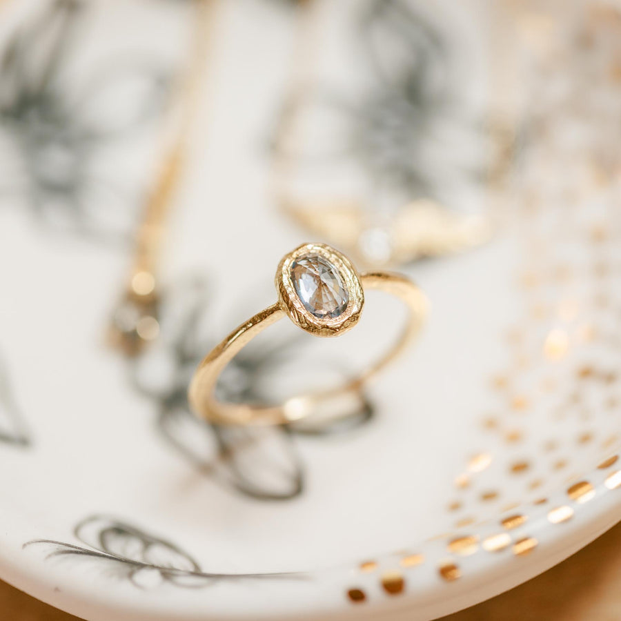Blue Oval North/South Ring - 18k Gold + Sapphire